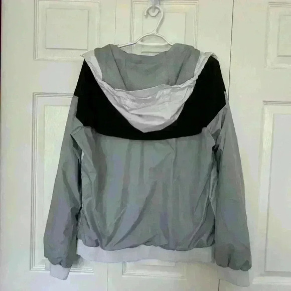 Nike Men’s Windrunner Jacket - Picture 8 of 13